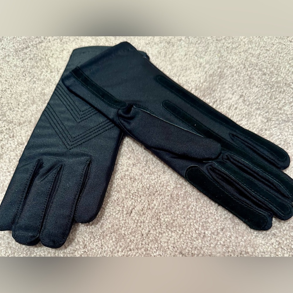Women’s gloves NWT